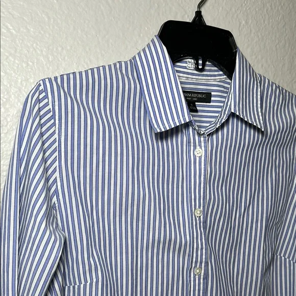 Banana Republic Blue and White Casual Button Down Shirt - Picture 3 of 9